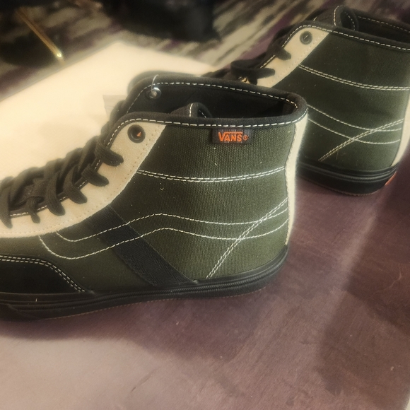 Vans Vrocket High size 10 perfect condition never worn. With original bottom box - Picture 5 of 6